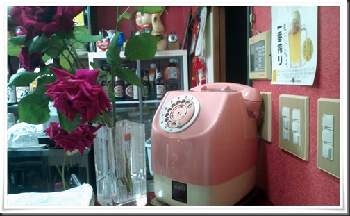 大型ピンク電話＠やきとり まるやす