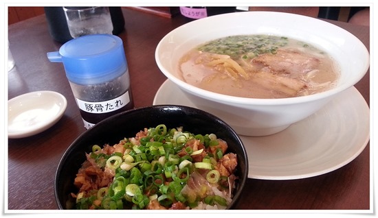 豚骨ラーメン＋ミニチャーシュー丼