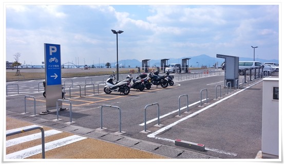 バイク置場＠北九州空港