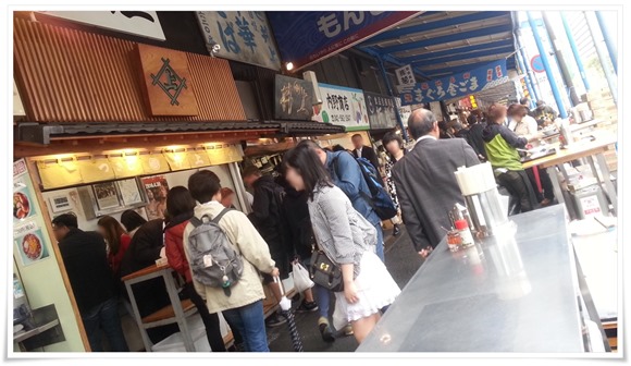 平日なのに人で溢れています＠築地場外市場