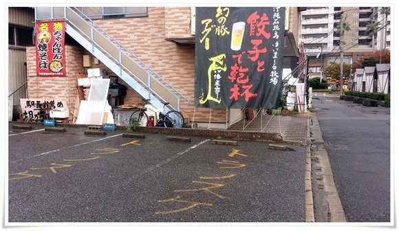 店舗横の駐車場＠焼麺屋 虎之介