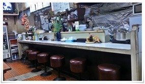 カウンター席＠福の屋