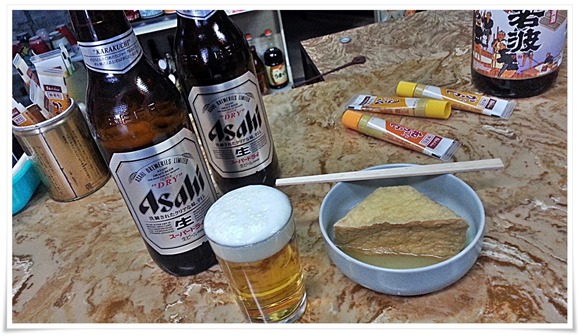 瓶ビールで乾杯＠森重酒店（森重立呑所）