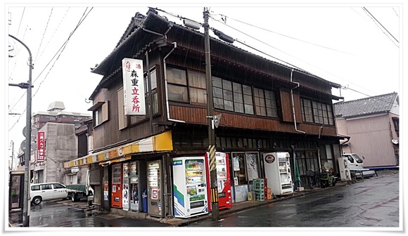 黒崎昼飲み角打ちツアー三軒目！雰囲気抜群の森重酒店（立呑所）＠八幡西区陣山で角打ちです！