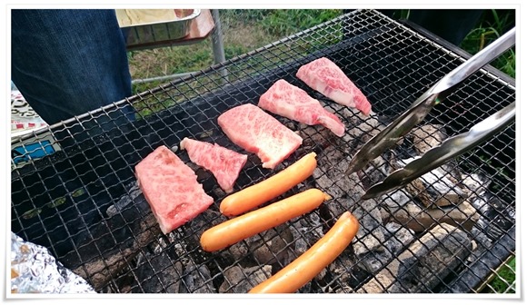 お昼のバーベキュー大会 お昼のバーベキュー大会