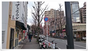 写真右手奥が元祖ラーメン長浜家