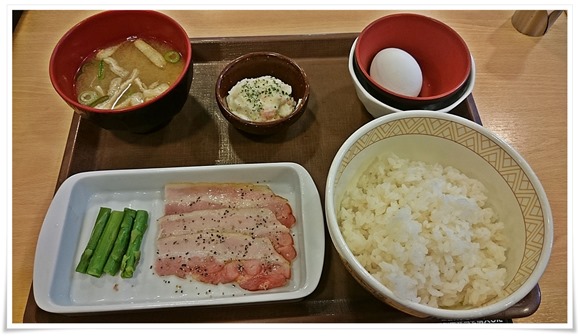 ベーコンアスパラたまごかけごはん朝食