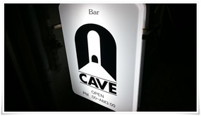 店頭の立て看板＠CAVE