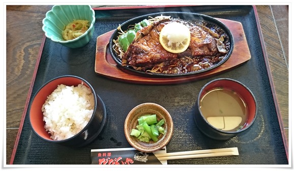 まぐろステーキ鉄板焼き定食＠魚料理 びびんや