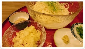 冷やしぶっかけうどんの薬味＠五島うどん 酒処 ごしま