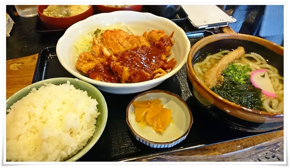 出雲そばdeボリューム満点のヤング定食を喰らう！うどん大盛りにしたらデカ盛りチャレンジですね。