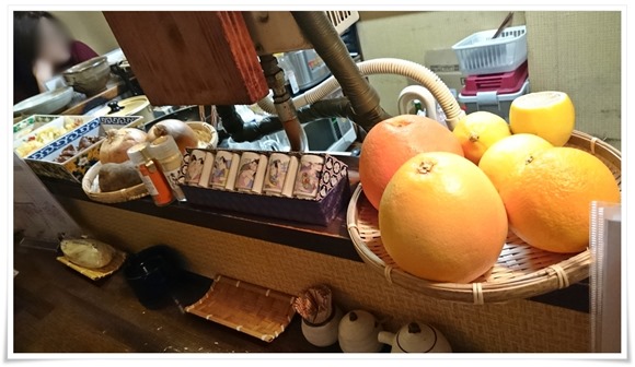 ドカンと置かれたオレンジ＠遊酒食堂 宇都宮
