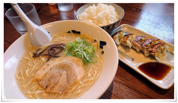 餃子定食＠六分儀ラーメン