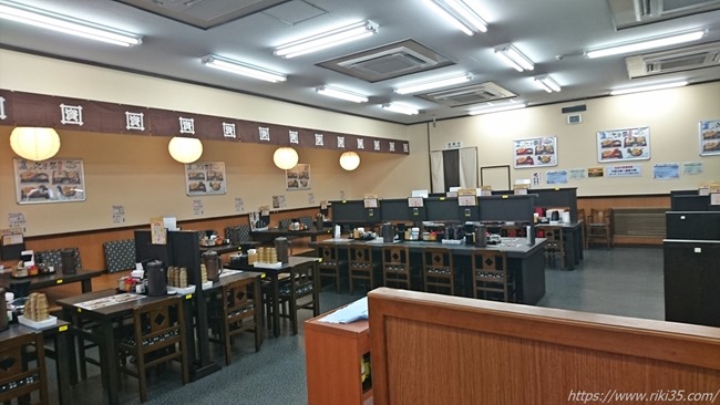 資さんうどん本店 店内全景