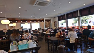 入口側からの店内＠資さんうどん佐賀開成店