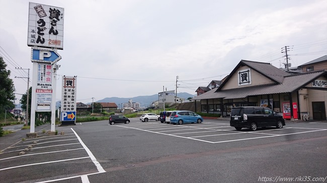 店舗前の駐車場＠資さんうどん本城店