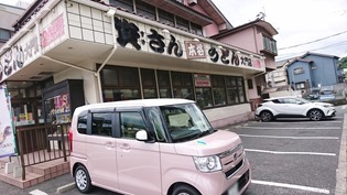 店舗側面の駐車場＠資さんうどん大門店