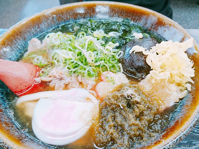 【資チャレ⑧】資さんうどん大門店にて「かしわ対決」続編～噂の「おかめうどん」とはなんぞや？