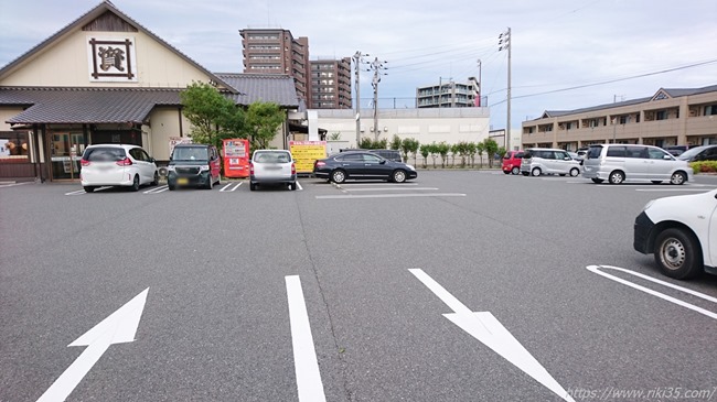 駐車場は早朝なのに＠資さんうどん新下関店