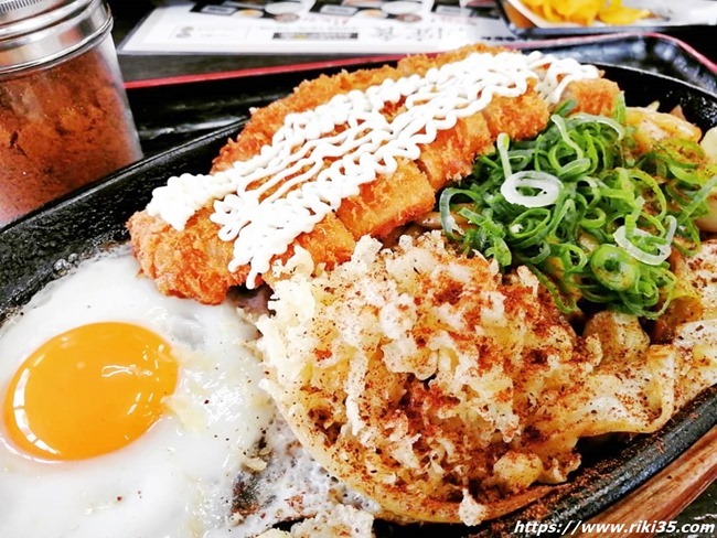 資さんで「カツのせ焼きうどん」を喰らう！コレかなりイケてます。いずれ北九州の新しい名物になる事...