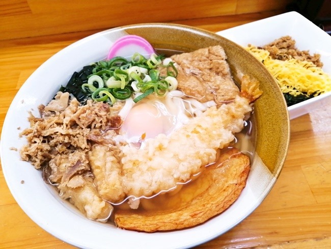 東筑軒 折尾本社うどん店にてガッツリ具材全部うどん＆麺ダブル＋かしわめしを喰らう！これコスパ最強です