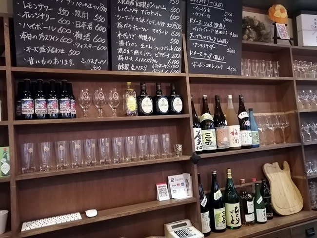 カウンター内の棚＠文化商店