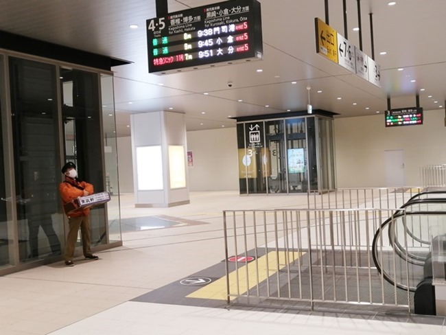 折尾駅&東筑軒名物の小南さん 折尾駅&東筑軒名物の小南さん
