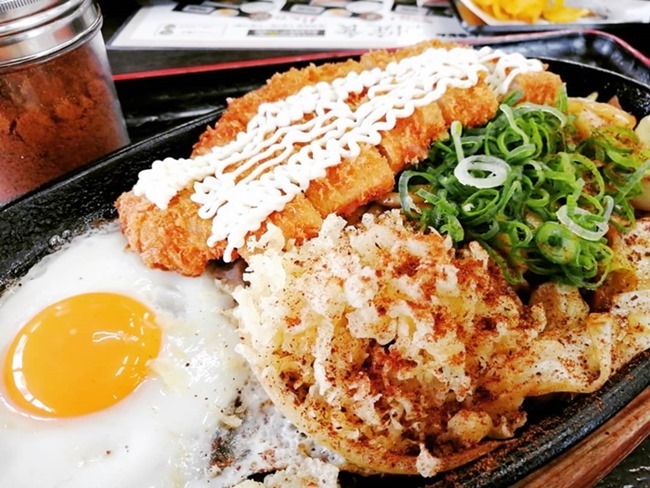 アレンジカツのせ焼きうどん＠資さんうどん