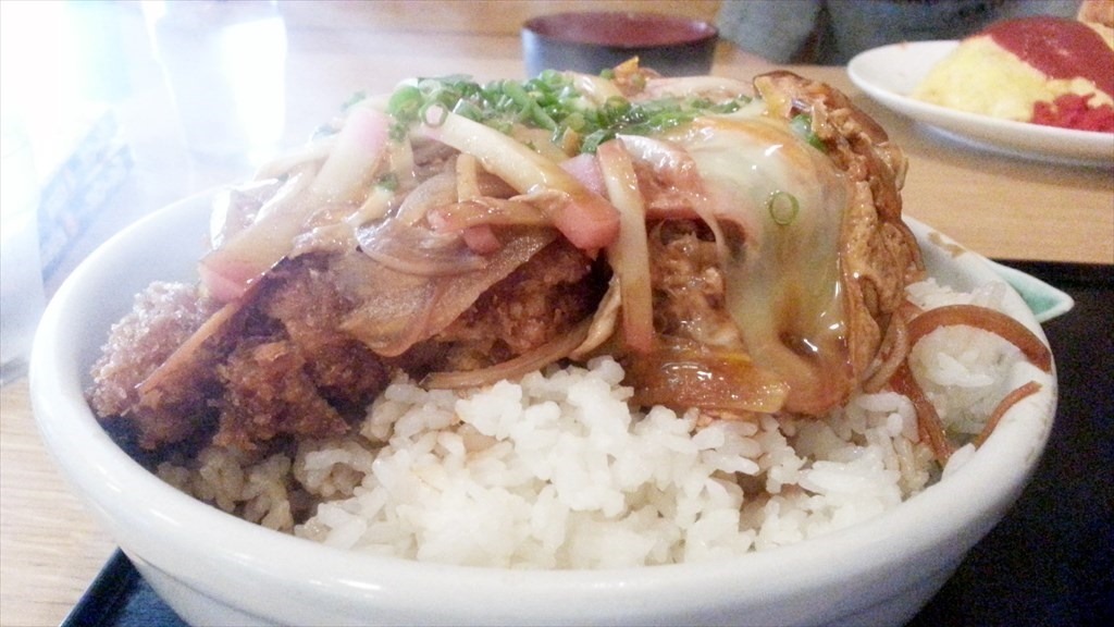 カツ丼ご飯てんこ盛り