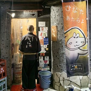 宮崎飲み歩きツアー2021秋 第三弾「立ち呑み たたんばぁ(宮崎店？)」壁面に並んだ一升瓶の数々は圧巻＆必見です！