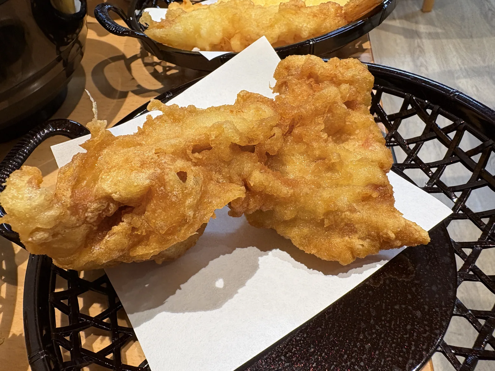 とり天。大ぶりの鶏肉の天ぷら